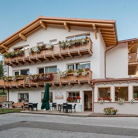 Garnì Aurora Bed&Breakfast Soraga Esterno foto