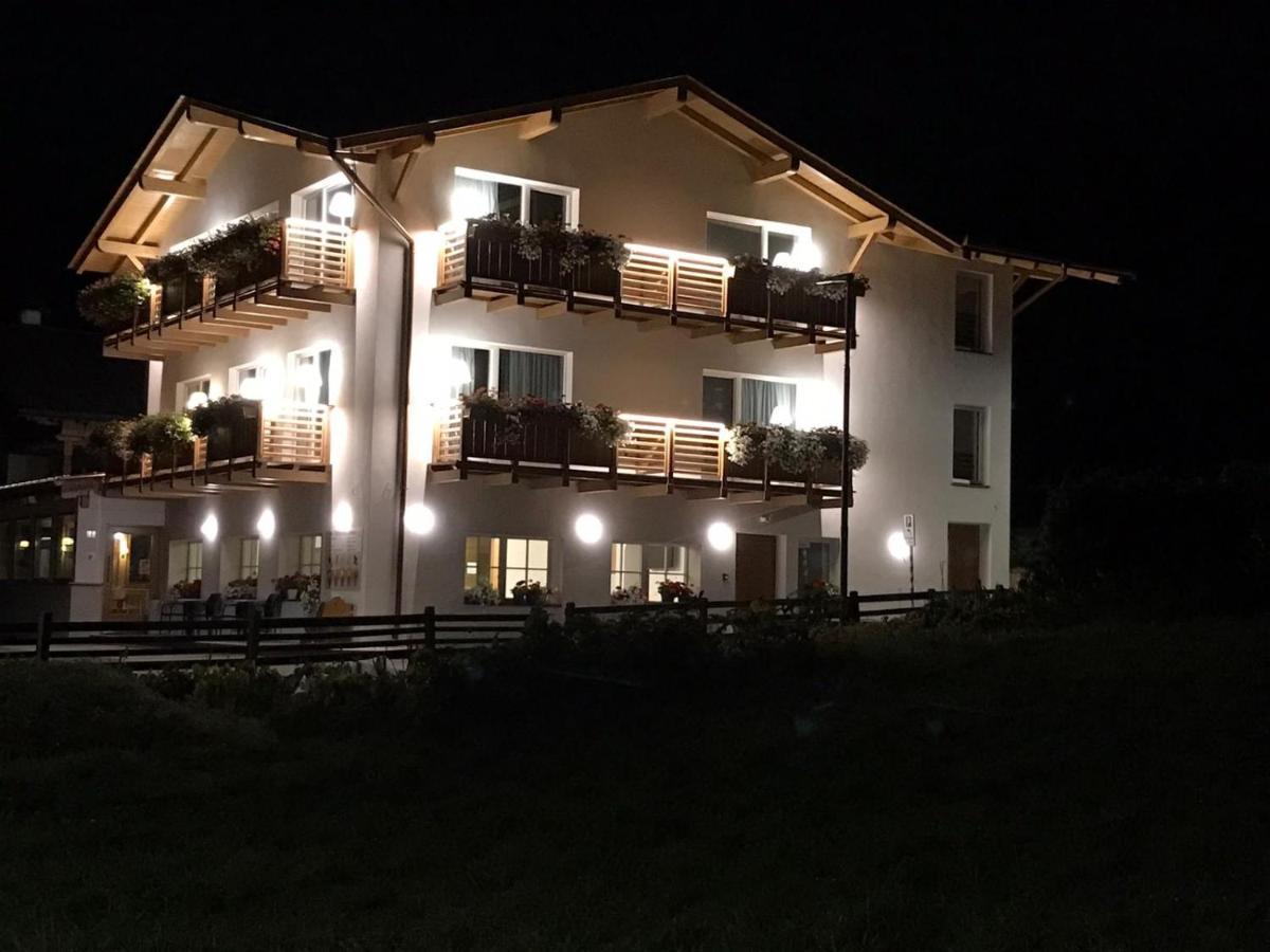 Garnì Aurora Bed&Breakfast Soraga Esterno foto