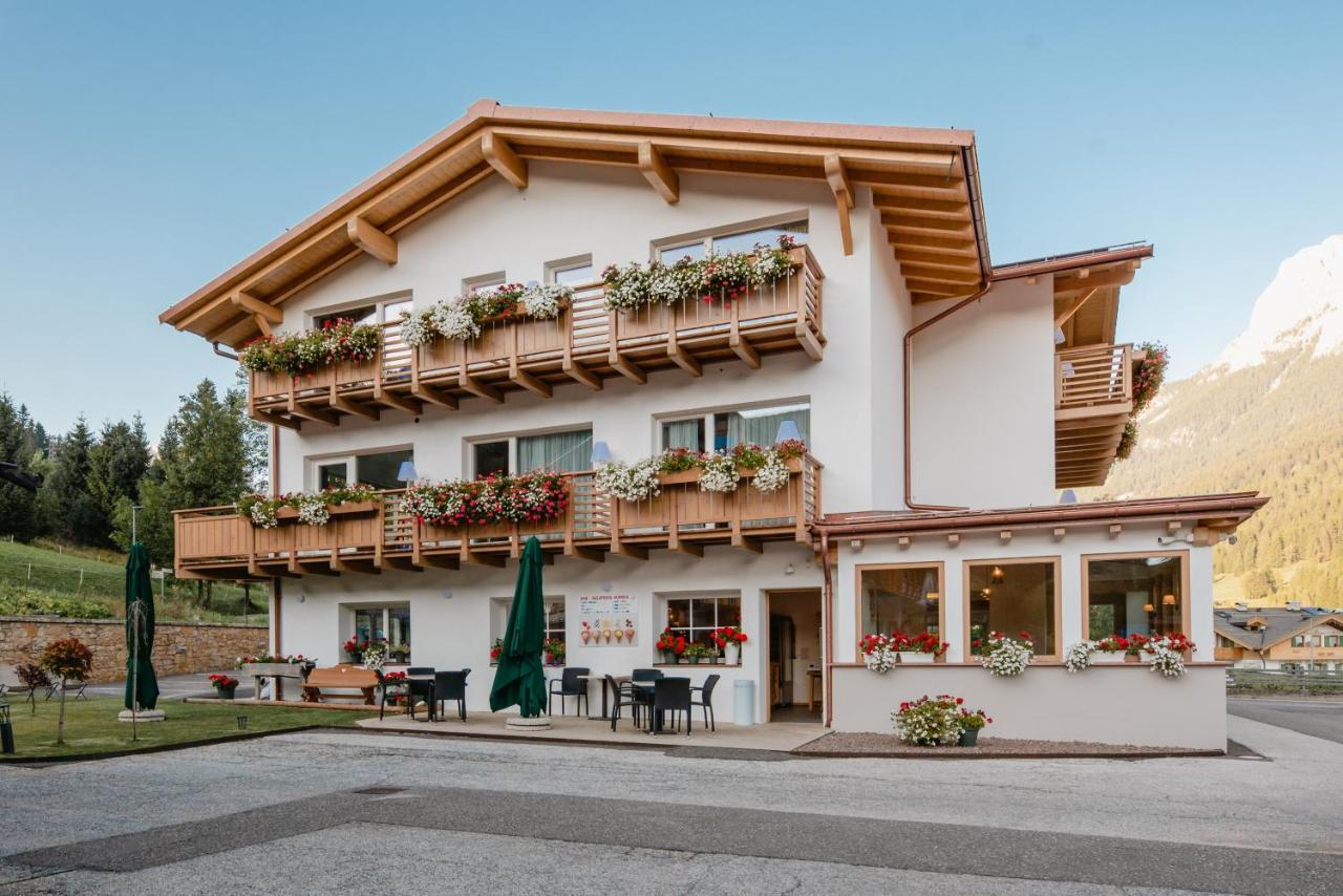 Garnì Aurora Bed&Breakfast Soraga Esterno foto