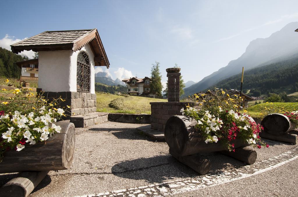 Garnì Aurora Bed&Breakfast Soraga Esterno foto