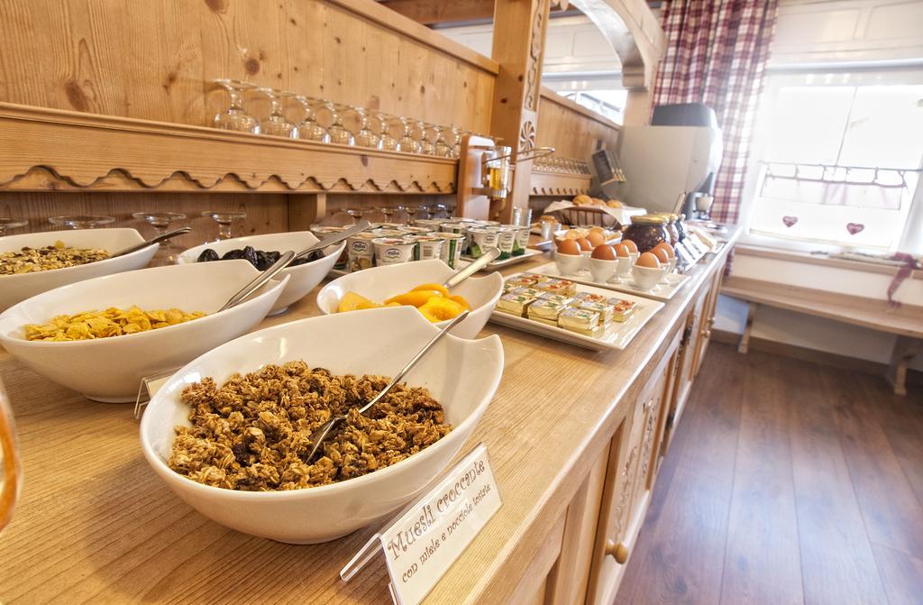 Garnì Aurora Bed&Breakfast Soraga Esterno foto
