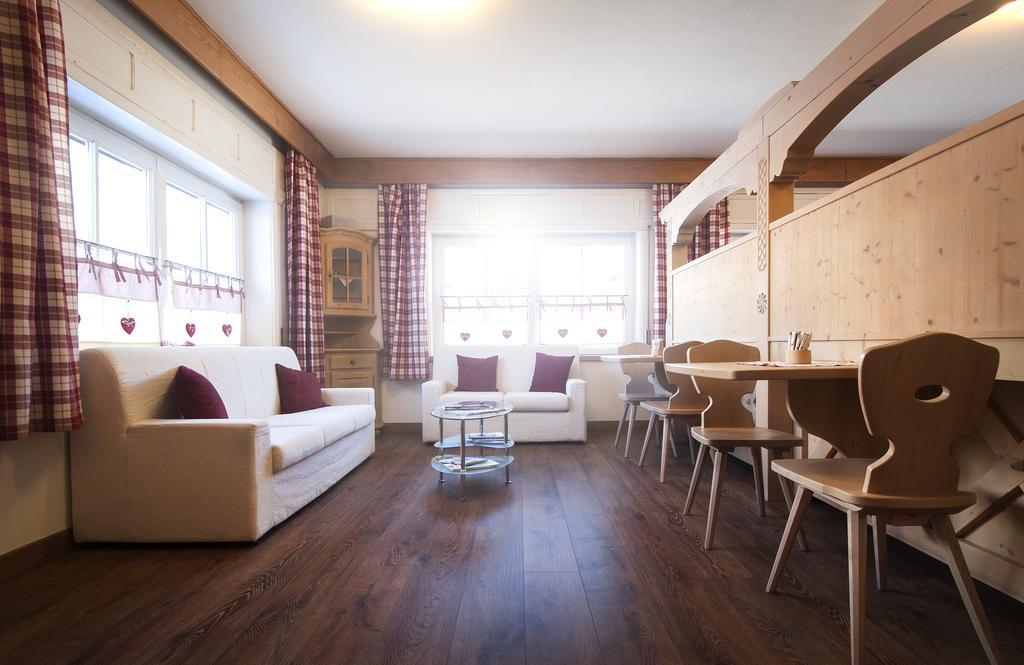 Garnì Aurora Bed&Breakfast Soraga Esterno foto
